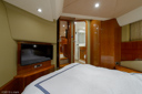 Bella Serena-master_stateroom-4
